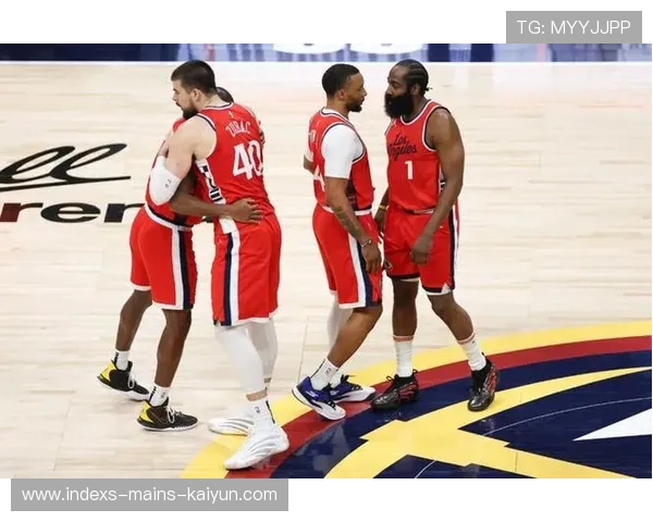 快船三巨头组合依旧迷失：寻觅破局之道